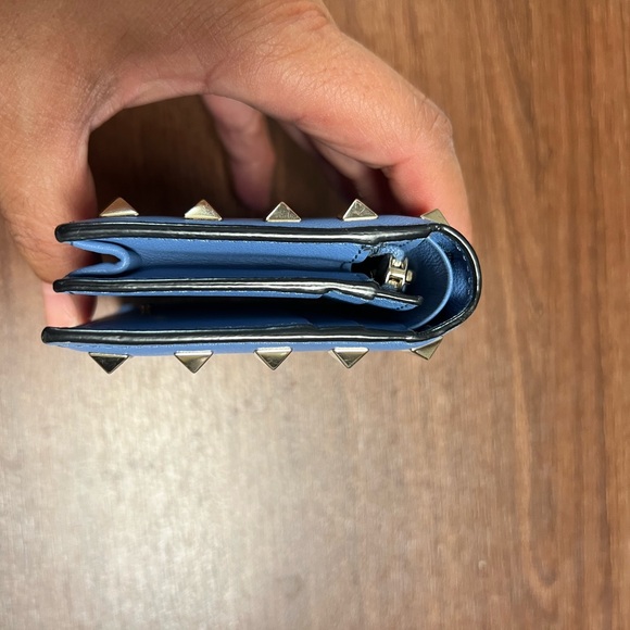 Valentino Garavani Rockstud Compact Wallet - Picture 14 of 16